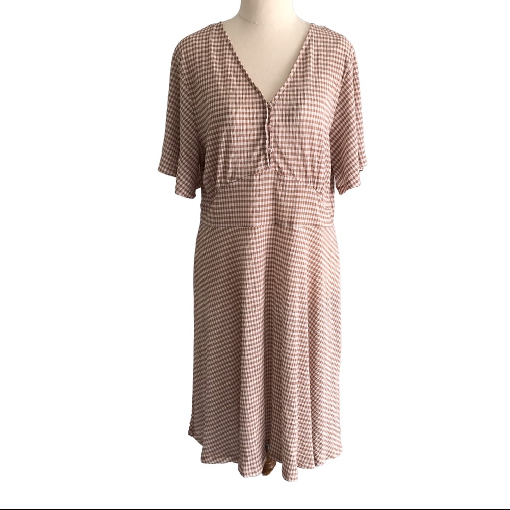 &ME Checked Crinkled Tea Dress Button Front Tan & White Flutter Sleeve - Picture 2 of 13